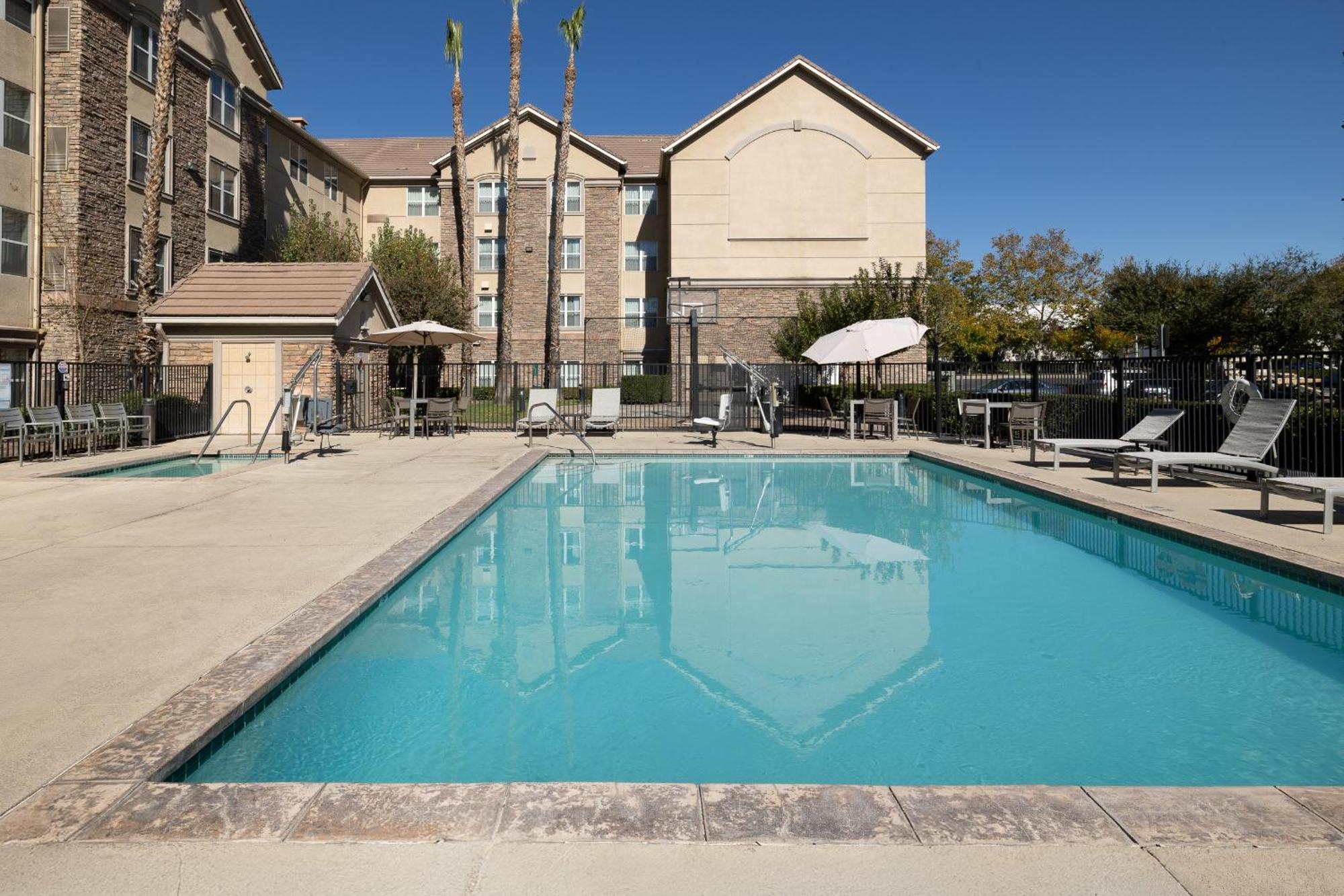 Homewood Suites By Hilton Ontario Ранчо-Кукамонга Экстерьер фото